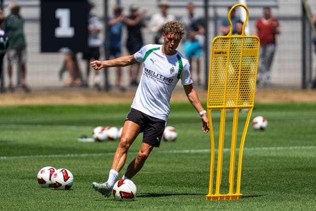 Robin Hack (Borussia Moenchengladbach, 25) Trainingsauftakt VfL Borussia Moenchengladbach, Fussball, 1. Bundesliga, Saison 2026 2027, 12.07.2026 DFL REGULATIONS PROHIBIT ANY USE OF PHOTOGRAPHS AS IMAGE SEQUENCES AND OR QUASI-VIDEO Trainingsauftakt VfL Borussia Moenchengladbach, Fussball, 1. Bundesliga, Saison 2026 2027, 12.07.2026 Moenchengladbach *** Robin Hack, Borussia Mönchengladbach, 25: Start of Training for VfL Borussia Mönchengladbach, Soccer, Bundesliga 1, 2026–2027 Season, July 12, 2026 DFL regulations prohibit any use of photographs as image sequences and or quasi-video Start of training for VfL Borussia Mönchengladbach, soccer, Bundesliga 1, 2026–2027 season, July 12, 2026, Mönchengladbach Copyright: xEibner-Pressefoto J.xDerondeaux EP_JDU