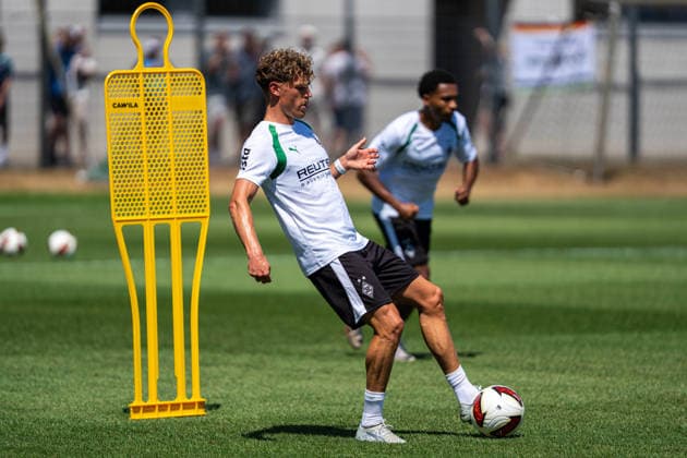 Robin Hack (Borussia Moenchengladbach, 25) Trainingsauftakt VfL Borussia Moenchengladbach, Fussball, 1. Bundesliga, Saison 2026 2027, 12.07.2026 DFL REGULATIONS PROHIBIT ANY USE OF PHOTOGRAPHS AS IMAGE SEQUENCES AND OR QUASI-VIDEO Trainingsauftakt VfL Borussia Moenchengladbach, Fussball, 1. Bundesliga, Saison 2026 2027, 12.07.2026 Moenchengladbach *** Robin Hack, Borussia Mönchengladbach, 25; Start of Training, VfL Borussia Mönchengladbach, Soccer, Bundesliga 1, 2026–2027 Season, July 12, 2026 DFL regulations prohibit any use of photographs as image sequences and or quasi-video Start of training for VfL Borussia Mönchengladbach, soccer, Bundesliga 1, 2026–2027 season, July 12, 2026, Mönchengladbach Copyright: xEibner-Pressefoto J.xDerondeaux EP_JDU
