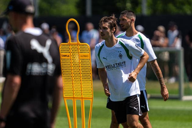 Florian Neuhaus (Borussia Moenchengladbach, 10) Trainingsauftakt VfL Borussia Moenchengladbach, Fussball, 1. Bundesliga, Saison 2026 2027, 12.07.2026 DFL REGULATIONS PROHIBIT ANY USE OF PHOTOGRAPHS AS IMAGE SEQUENCES AND OR QUASI-VIDEO Trainingsauftakt VfL Borussia Moenchengladbach, Fussball, 1. Bundesliga, Saison 2026 2027, 12.07.2026 Moenchengladbach *** Florian Neuhaus, Borussia Mönchengladbach, 10: Start of Training for VfL Borussia Mönchengladbach, Soccer, Bundesliga 1, 2026–2027 Season, July 12, 2026 DFL regulations prohibit any use of photographs as image sequences and or quasi-video Start of training for VfL Borussia Mönchengladbach, soccer, Bundesliga 1, 2026–2027 season, July 12, 2026, Mönchengladbach Copyright: xEibner-Pressefoto J.xDerondeaux EP_JDU