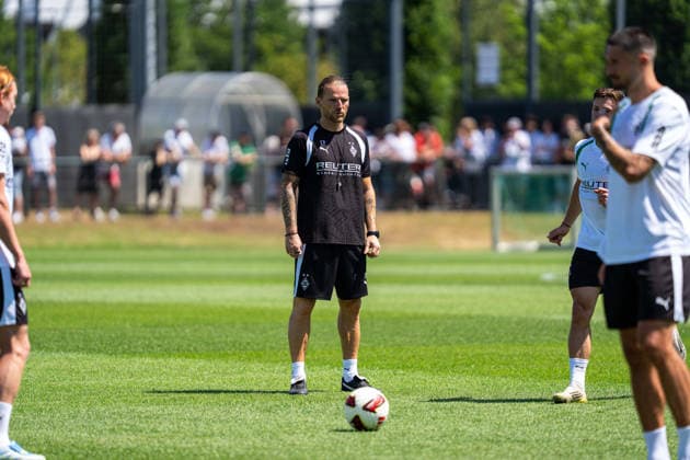 Eugen Polanski (Chef-Trainer, Borussia Moenchengladbach) coacht seine Mannschaft Trainingsauftakt VfL Borussia Moenchengladbach, Fussball, 1. Bundesliga, Saison 2026 2027, 12.07.2026 DFL REGULATIONS PROHIBIT ANY USE OF PHOTOGRAPHS AS IMAGE SEQUENCES AND OR QUASI-VIDEO Trainingsauftakt VfL Borussia Moenchengladbach, Fussball, 1. Bundesliga, Saison 2026 2027, 12.07.2026 Moenchengladbach *** Eugen Polanski, Head Coach of Borussia Mönchengladbach, coaches his team at the start of training for VfL Borussia Mönchengladbach, soccer, Bundesliga 1, 2026–2027 season, July 12, 2026 DFL regulations prohibit any use of photographs as image sequences and or quasi-video. Start of training for VfL Borussia Mönchengladbach, soccer, Bundesliga 1, 2026–2027 season, July 12, 2026, Mönchengladbach Copyright: xEibner-Pressefoto J.xDerondeaux EP_JDU