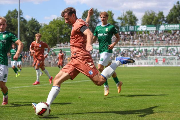 12.07.2026, xtgx, Fussball Testspiel, BSG Chemie Leipzig - 1. FC Magdeburg emspor, v.l. Alexander Nollenberger (Magdeburg, 17) bereitet Tor vor (DFL DFB REGULATIONS PROHIBIT ANY USE OF PHOTOGRAPHS as IMAGE SEQUENCES and or QUASI-VIDEO) Leipzig *** July 12, 2026, xtgx, Soccer friendly match, BSG Chemie Leipzig vs. FC Magdeburg emspor, from left: Alexander Nollenberger (Magdeburg), No. 17 sets up a goal. DFL and DFB regulations prohibit any use of photographs as image sequences and or quasi-video. Leipzig