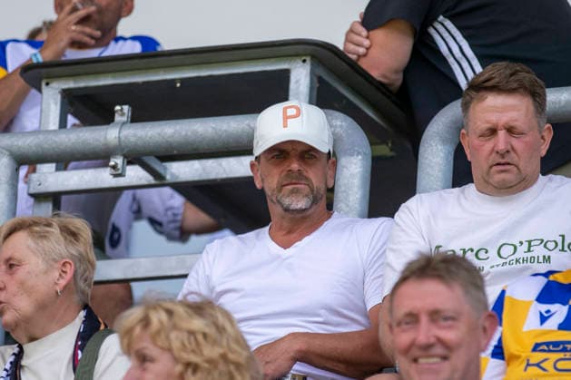 GER, Jena, Fussball, Testspiel, FC Carl-Zeiss Jena vs. 1. FC Union Berlin im Bild v.l.: Torsten Ziegner ( Trainer Lok Leipzig ) mit weisser basecap auf der Tribuene, schaut das Spiel 12.07.2026, Ernst-Abbe Sportfeld Jena DFB REGULATIONS PROHIBIT ANY USE OF PHOTOGRAPHS AS IMAGE SEQUENCES AND OR QUASI-VIDEO, *** GER, Jena, soccer, exhibition match, FC Carl Zeiss Jena vs. 1. FC Union Berlin; pictured from left: Torsten Ziegner, coach of Lok Leipzig, wearing a white baseball cap in the stands, watching the game on July 12, 2026, Ernst Abbe Sportfeld, Jena. DFB regulations prohibit any use of photographs as image sequences and or quasi-video, Copyright: HMBxMedia PaulxFritz