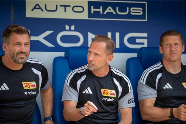 GER, Jena, Fussball, Testspiel, FC Carl-Zeiss Jena vs. 1. FC Union Berlin im Bild v.l.: Mauro Lustrinelli (Cheftrainer 1. FC Union Berlin), 12.07.2026, Ernst-Abbe Sportfeld Jena DFB REGULATIONS PROHIBIT ANY USE OF PHOTOGRAPHS AS IMAGE SEQUENCES AND OR QUASI-VIDEO, *** GER, Jena, Soccer, Friendly Match, FC Carl Zeiss Jena vs. 1. FC Union Berlin (pictured, from left): Mauro Lustrinelli, Head Coach of 1. FC Union Berlin, July 12, 2026, Ernst Abbe Sportfeld, Jena. DFB regulations prohibit any use of photographs as image sequences and or quasi-video, Copyright: HMBxMedia PaulxFritz