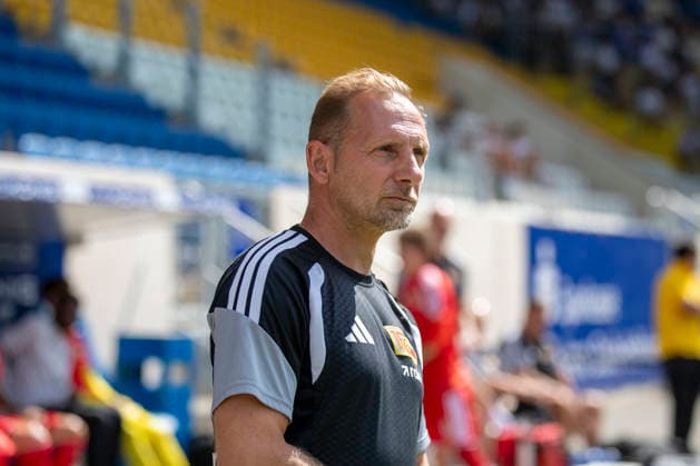 GER, Jena, Fussball, Testspiel, FC Carl-Zeiss Jena vs. 1. FC Union Berlin im Bild v.l.: Mauro Lustrinelli (Cheftrainer 1. FC Union Berlin), 12.07.2026, Ernst-Abbe Sportfeld Jena DFB REGULATIONS PROHIBIT ANY USE OF PHOTOGRAPHS AS IMAGE SEQUENCES AND OR QUASI-VIDEO, *** GER, Jena, Soccer, Friendly Match, FC Carl Zeiss Jena vs. 1. FC Union Berlin (pictured, from left): Mauro Lustrinelli, Head Coach of 1. FC Union Berlin, July 12, 2026, Ernst Abbe Sportfeld, Jena. DFB regulations prohibit any use of photographs as image sequences and or quasi-video, Copyright: HMBxMedia PaulxFritz