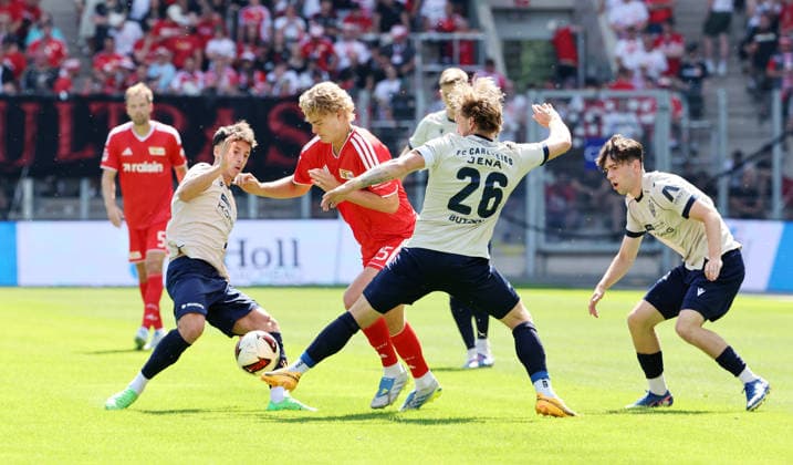 Dion Ajvazi, Tom Rothe am Ball, Nils Butzen Zweikampf Spielszene Aktion Fußball Fussball Testspiel Saison 2026 2027 12.07.2026 FC Carl Zeiss Jena vs.1.FC Union Berlin FCU DFL regulations prohibit any use of photographs as image sequences and or quasi-video. *** Dion Ajvazi, Tom Rothe with the ball, Nils Butzen, tackle, game scene, action, sports, soccer, soccer, friendly match, 2026–2027 season, December 7, 2026, FC Carl Zeiss Jena vs. 1. FC Union Berlin, FCU. DFL regulations prohibit any use of photographs as image sequences and or quasi-video.