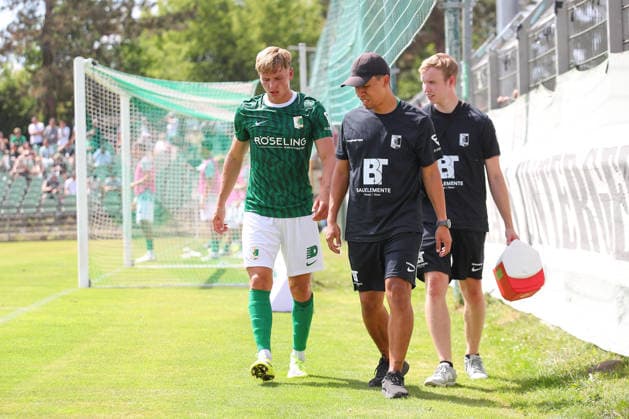 12.07.2026, xtgx, Fussball Testspiel, BSG Chemie Leipzig - 1. FC Magdeburg emspor, v.l. Rajk Lisinski (Chemie Leipzig, 27) verletzt, Verletzung, injury, injured (DFL DFB REGULATIONS PROHIBIT ANY USE OF PHOTOGRAPHS as IMAGE SEQUENCES and or QUASI-VIDEO) Leipzig *** July 12, 2026, xtgx, Soccer friendly match, BSG Chemie Leipzig vs. FC Magdeburg emspor, from left: Rajk Lisinski (Chemie Leipzig), 27 injured, injury, injured DFL DFB REGULATIONS PROHIBIT ANY USE OF PHOTOGRAPHS as IMAGE SEQUENCES and or QUASI-VIDEO Leipzig