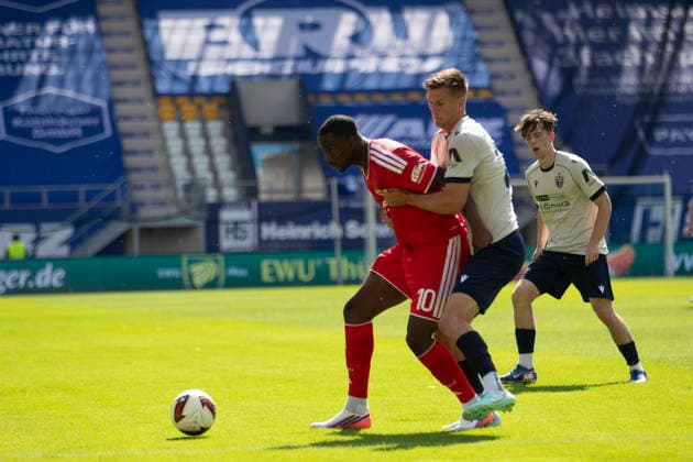 GER, Jena, Fussball, Testspiel, FC Carl-Zeiss Jena vs. 1. FC Union Berlin im Bild v.l.: Ilyas Ansah (1. FC Union Berlin 10), Moritz Fritz (FC Carl-Zeiss Jena 23), Zweikampf 12.07.2026, Ernst-Abbe Sportfeld Jena DFB REGULATIONS PROHIBIT ANY USE OF PHOTOGRAPHS AS IMAGE SEQUENCES AND OR QUASI-VIDEO, *** GER, Jena, Soccer, Friendly Match, FC Carl Zeiss Jena vs. 1. FC Union Berlin (pictured, from left): Ilyas Ansah (1. FC Union Berlin, No. 10), Moritz Fritz (FC Carl Zeiss Jena, No. 23), tackle, July 12, 2026, Ernst Abbe Sportfeld, Jena. DFB regulations prohibit any use of photographs as image sequences and or quasi-video, Copyright: HMBxMedia PaulxFritz