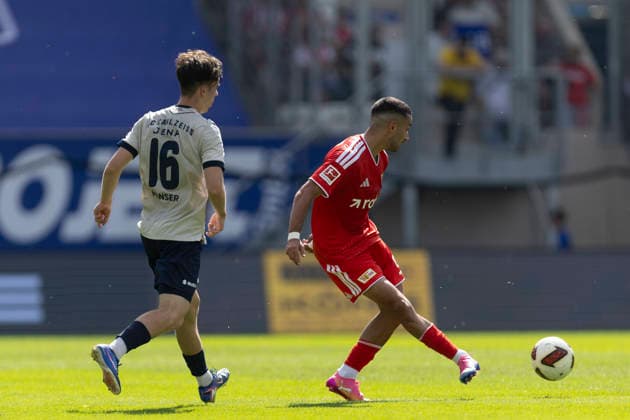 GER, Jena, Fussball, Testspiel, FC Carl-Zeiss Jena vs. 1. FC Union Berlin im Bild v.l.: Emilio Munser (FC Carl-Zeiss Jena 16), Livan Burcu (1. FC Union Berlin 09), Zweikampf 12.07.2026, Ernst-Abbe Sportfeld Jena DFB REGULATIONS PROHIBIT ANY USE OF PHOTOGRAPHS AS IMAGE SEQUENCES AND OR QUASI-VIDEO, *** GER, Jena, Soccer, Friendly Match, FC Carl Zeiss Jena vs. 1. FC Union Berlin (pictured, from left): Emilio Munser (FC Carl Zeiss Jena 16), Livan Burcu (1. FC Union Berlin 09), tackle on July 12, 2026, Ernst Abbe Sportfeld, Jena. DFB regulations prohibit any use of photographs as image sequences and or quasi-video, Copyright: HMBxMedia PaulxFritz