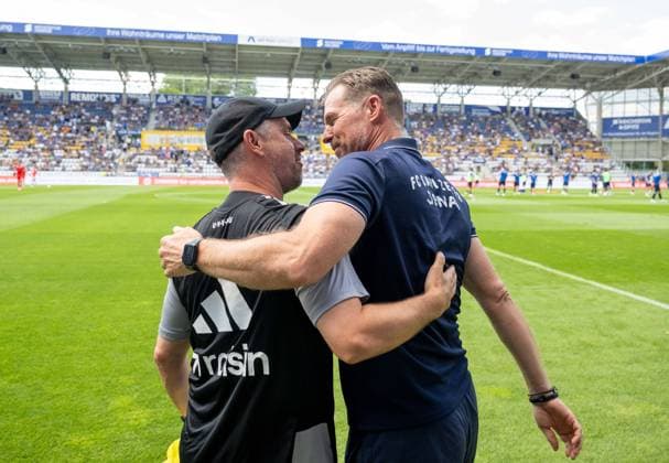 Fußball, Herren, Saison 2026 2027, Testspiel, FC Carl Zeiss Jena - 1. FC Union Berlin, v. l. Co-Trainer Sebastian Bönig (1. FC Union), Trainer Marco Grote (FC Carl Zeiss Jena) vor dem Spiel, 12.07. 2026, *** Soccer, Men s, 2026–2027 Season, Friendly Match, FC Carl Zeiss Jena vs. 1. FC Union Berlin; from left: Assistant Coach Sebastian Bönig (1. FC Union) and Head Coach Marco Grote (FC Carl Zeiss Jena) before the game, July 12, 2026, Copyright: xMatthiasxKochx