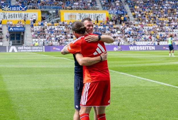 Fußball, Herren, Saison 2026 2027, Testspiel, FC Carl Zeiss Jena - 1. FC Union Berlin, v. l. Christopher Trimmel (1. FC Union), Trainer Marco Grote (FC Carl Zeiss Jena) vor dem Spiel, 12.07. 2026, *** Soccer, Men s, 2026–2027 Season, Friendly Match, FC Carl Zeiss Jena vs. 1. FC Union Berlin, from left: Christopher Trimmel (1. FC Union), Coach Marco Grote (FC Carl Zeiss Jena) before the game, July 12, 2026, Copyright: xMatthiasxKochx