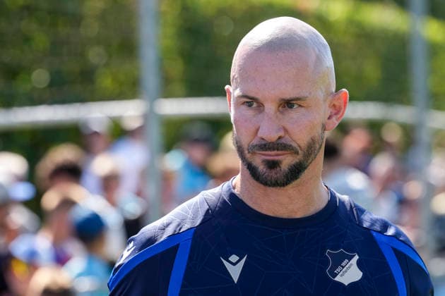 Christian Ilzer (Trainer, Cheftrainer, Hoffenheim), Einzelbild, Einzelfoto, Aktion, Action, Porträt, Portrait, 12.07.2026, Zuzenhausen (Deutschland), Fussball, Bundesliga, Trainingsauftakt TSG 1899 Hoffenheim, DFB DFL REGULATIONS PROHIBIT ANY USE OF PHOTOGRAPHS AS IMAGE SEQUENCES AND OR QUASI-VIDEO. *** Christian Ilzer, Coach, Head Coach, Hoffenheim, Single image, Single photo, Action, Portrait, July 12, 2026, Zuzenhausen, Germany, soccer, Bundesliga, start of training for TSG 1899 Hoffenheim, DFB and DFL regulations prohibit any use of photographs as image sequences and or quasi-video xozx