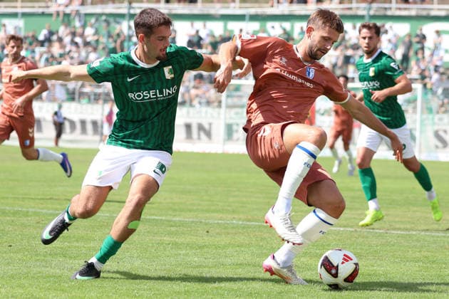 Deutschland: Freundschaftsspiel 2026 - 2027, BSG Chemie Leipzig - 1. FC Magdeburg, Alfred-Kunze Sportpark (Leipzig): Torben Müsel Muesel (1. FC Magdeburg, 26) am Ball *** Germany Friendly Match 2026 2027, BSG Chemie Leipzig vs. 1 FC Magdeburg, Alfred Kunze Sportpark, Leipzig; Torben Müsel (Muesel) of 1 FC Magdeburg, 26 on the ball Copyright: xx