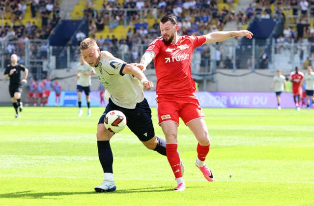 Maxim Hessel am Ball, Oliver Burke Zweikampf Spielszene Aktion Fußball Fussball Testspiel Saison 2026 2027 12.07.2026 FC Carl Zeiss Jena vs.1.FC Union Berlin FCU DFL regulations prohibit any use of photographs as image sequences and or quasi-video. *** Maxim Hessel with the ball, Oliver Burke in a tackle; game scene, action, sports, soccer, friendly match, 2026–2027 season, December 7, 2026, FC Carl Zeiss Jena vs. 1. FC Union Berlin; FCU; DFL regulations prohibit any use of photographs as image sequences and or quasi-video