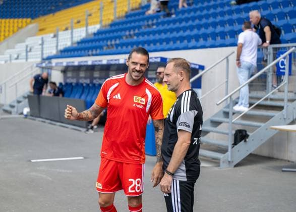 Fußball, Herren, Saison 2026 2027, Testspiel, FC Carl Zeiss Jena - 1. FC Union Berlin, v. l. Christopher Trimmel (1. FC Union), Trainer Mauro Lustrinelli (1. FC Union Berlin), 12.07. 2026, *** Soccer, Men s, 2026–2027 Season, Friendly Match, FC Carl Zeiss Jena vs. 1. FC Union Berlin, from left: Christopher Trimmel (1. FC Union), Coach Mauro Lustrinelli (1. FC Union Berlin), July 12, 2026, Copyright: xMatthiasxKochx