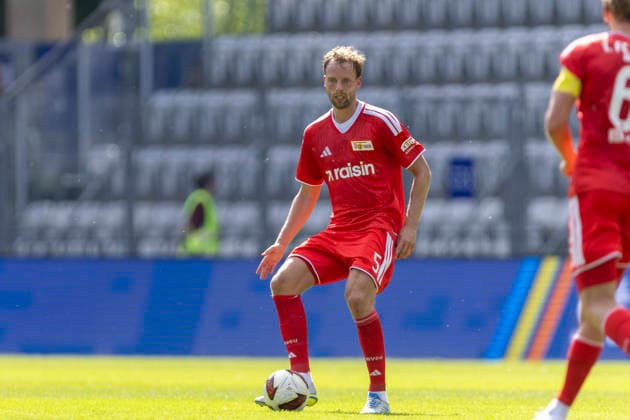 GER, Jena, Fussball, Testspiel, FC Carl-Zeiss Jena vs. 1. FC Union Berlin im Bild v.l.: Marvin Friedrich (1. FC Union Berlin 05), Aktion mit Ball 12.07.2026, Ernst-Abbe Sportfeld Jena DFB REGULATIONS PROHIBIT ANY USE OF PHOTOGRAPHS AS IMAGE SEQUENCES AND OR QUASI-VIDEO, *** GER, Jena, Soccer, Friendly Match, FC Carl Zeiss Jena vs. 1. FC Union Berlin; pictured from left: Marvin Friedrich, 1. FC Union Berlin 05, in action with the ball, July 12, 2026, Ernst Abbe Sportfeld, Jena. DFB regulations prohibit any use of photographs as image sequences and or quasi-video, Copyright: HMBxMedia PaulxFritz