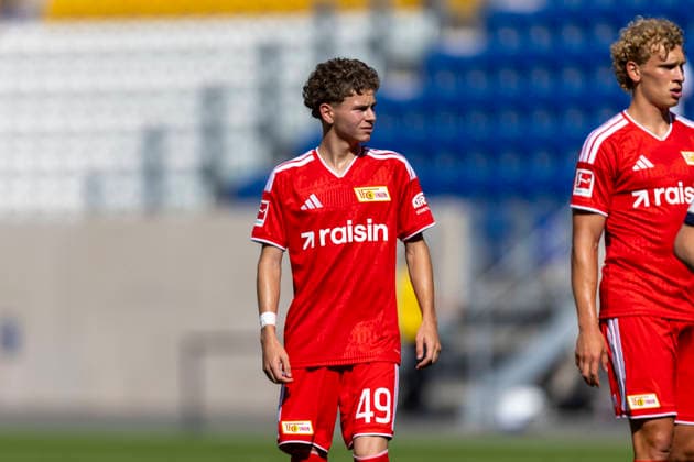 GER, Jena, Fussball, Testspiel, FC Carl-Zeiss Jena vs. 1. FC Union Berlin im Bild v.l.: Linus Guether (1. FC Union Berlin 49), 12.07.2026, Ernst-Abbe Sportfeld Jena DFB REGULATIONS PROHIBIT ANY USE OF PHOTOGRAPHS AS IMAGE SEQUENCES AND OR QUASI-VIDEO, *** GER, Jena, Soccer, Friendly Match, FC Carl Zeiss Jena vs. 1. FC Union Berlin (pictured, from left: Linus Guether, 1. FC Union Berlin 49), July 12, 2026, Ernst Abbe Sportfeld, Jena. DFB regulations prohibit any use of photographs as image sequences and or quasi-video, Copyright: HMBxMedia PaulxFritz