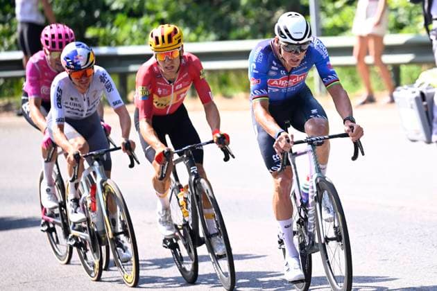 Tour de France 2026 Stage 9 USSEL, FRANCE - JULY 12 : Van Der Poel Mathieu (NED) of Alpecin - Premier Tech, Johannessen Tobias Halland (NOR) of Uno-X Mobility, Pidcock Tom (GBR) of Pinarello - Q36.5 Pro Cycling Team during stage 9 of the 113rd edition of Tour de France an UCI World Tour 2.UWT cycling road race stage for Men Elite of 185 km with start in Malemort and finish in Ussel on July 12, 2026 in Ussel, France, 12 07 2026 ( Motordriver Kurt Vandenborre - Ussel France  Copyright: xTomasxSiskx