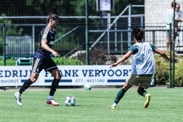 Fussball, 3.Liga Saison 2026 2027 Testspiel TOP Oss - MSV Duisburg 12.07.2026, De Kerkebos Tobias Fleckstein (MSV Duisburg, 5) Swolgen De Kerkebos Niederlande *** Sports, Soccer, 3rd Division, 2026–2027 Season, Friendly Match: TOP Oss vs. MSV Duisburg, July 12, 2026, De Kerkebos, Tobias Fleckstein (MSV Duisburg), 5 Swolgen, De Kerkebos, Netherlands