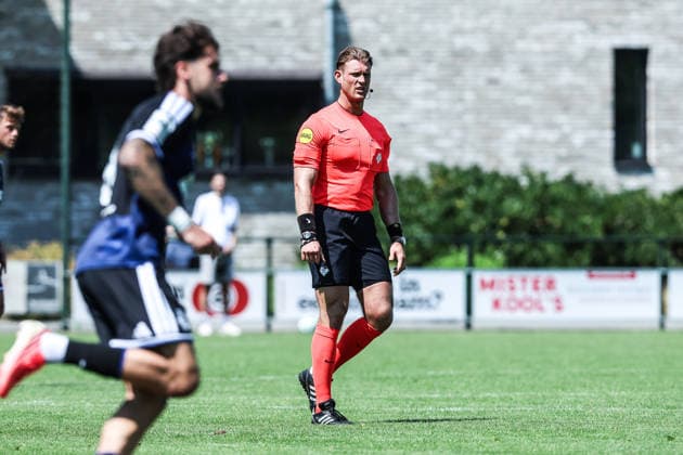 Fussball, 3.Liga Saison 2026 2027 Testspiel TOP Oss - MSV Duisburg 12.07.2026, De Kerkebos Schiedsrichter der Partie Swolgen De Kerkebos Niederlande *** Sports, Soccer, 3rd Division, 2026–2027 Season, Friendly Match: TOP Oss vs. MSV Duisburg, July 12, 2026, De Kerkebos; Referee: Swolgen, De Kerkebos, Netherlands
