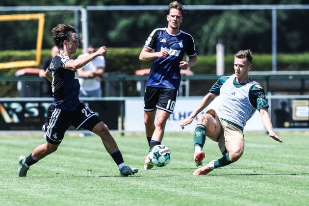 Fussball, 3.Liga Saison 2026 2027 Testspiel TOP Oss - MSV Duisburg 12.07.2026, De Kerkebos Simon Symalla (MSV Duisburg, 23) Swolgen De Kerkebos Niederlande *** Sports, Soccer, 3rd Division, 2026–2027 Season, Friendly Match: TOP Oss vs. MSV Duisburg, July 12, 2026, De Kerkebos, Simon Symalla (MSV Duisburg), 23 Swolgen, De Kerkebos, Netherlands
