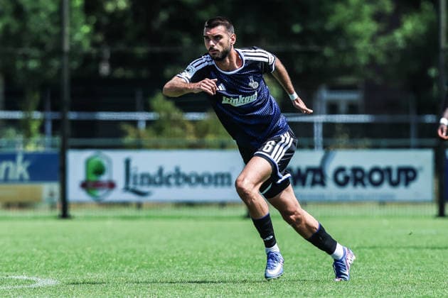 Fussball, 3.Liga Saison 2026 2027 Testspiel TOP Oss - MSV Duisburg 12.07.2026, De Kerkebos Rasim Bulic (MSV Duisburg, 6) Swolgen De Kerkebos Niederlande *** Sports, Soccer, 3rd Division, 2026–2027 Season, Friendly Match: TOP Oss vs. MSV Duisburg, July 12, 2026, De Kerkebos, Rasim Bulic (MSV Duisburg), 6 Swolgen, De Kerkebos, Netherlands