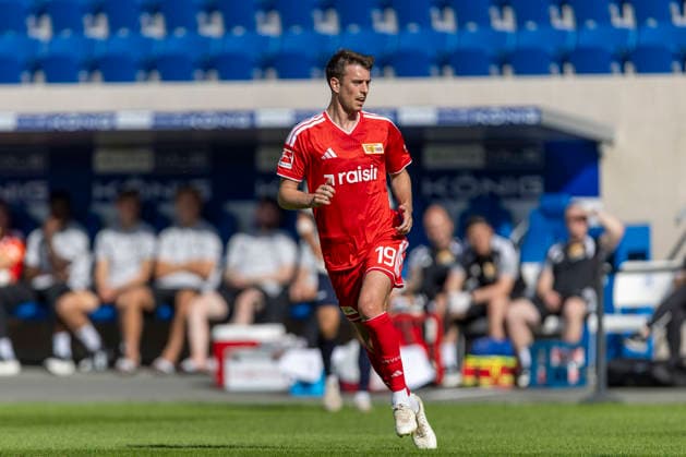 GER, Jena, Fussball, Testspiel, FC Carl-Zeiss Jena vs. 1. FC Union Berlin im Bild v.l.: Janik Haberer (1. FC Union Berlin 19), 12.07.2026, Ernst-Abbe Sportfeld Jena DFB REGULATIONS PROHIBIT ANY USE OF PHOTOGRAPHS AS IMAGE SEQUENCES AND OR QUASI-VIDEO, *** GER, Jena, Soccer, Friendly Match, FC Carl Zeiss Jena vs. 1. FC Union Berlin (pictured, from left: Janik Haberer, 1. FC Union Berlin 19), July 12, 2026, Ernst Abbe Sportfeld, Jena. DFB regulations prohibit any use of photographs as image sequences and or quasi-video, Copyright: HMBxMedia PaulxFritz