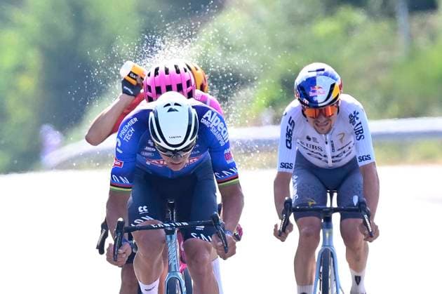 Tour de France 2026 Stage 9 USSEL, FRANCE - JULY 12 : Baudin Alex (FRA) of EF Education - Easypost, Van Der Poel Mathieu (NED) of Alpecin - Premier Tech, Johannessen Tobias Halland (NOR) of Uno-X Mobility, Pidcock Tom (GBR) of Pinarello - Q36.5 Pro Cycling Team during stage 9 of the 113rd edition of Tour de France an UCI World Tour 2.UWT cycling road race stage for Men Elite of 185 km with start in Malemort and finish in Ussel on July 12, 2026 in Ussel, France, 12 07 2026 ( Motordriver Kurt Vandenborre - Ussel France  Copyright: xTomasxSiskx