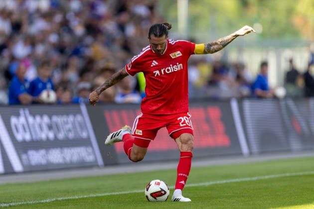 GER, Jena, Fussball, Testspiel, FC Carl-Zeiss Jena vs. 1. FC Union Berlin im Bild v.l.: Christopher Trimmel (1. FC Union Berlin 28), Aktion mit Ball 12.07.2026, Ernst-Abbe Sportfeld Jena DFB REGULATIONS PROHIBIT ANY USE OF PHOTOGRAPHS AS IMAGE SEQUENCES AND OR QUASI-VIDEO, *** GER, Jena, Soccer, Friendly Match, FC Carl Zeiss Jena vs. 1. FC Union Berlin (pictured, from left): Christopher Trimmel, 1. FC Union Berlin 28, in action with the ball, July 12, 2026, Ernst Abbe Sportfeld, Jena. DFB regulations prohibit any use of photographs as image sequences and or quasi-video, Copyright: HMBxMedia PaulxFritz