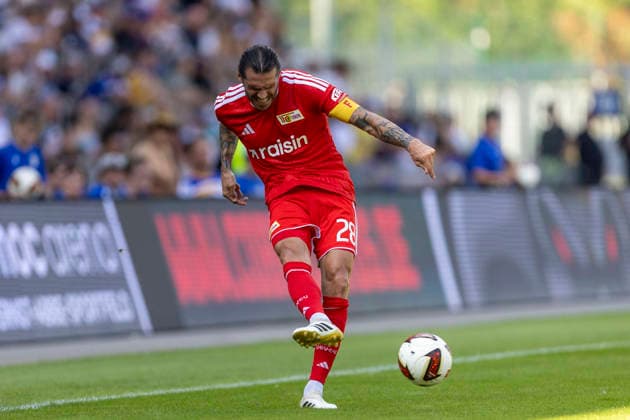 GER, Jena, Fussball, Testspiel, FC Carl-Zeiss Jena vs. 1. FC Union Berlin im Bild v.l.: Christopher Trimmel (1. FC Union Berlin 28), Aktion mit Ball 12.07.2026, Ernst-Abbe Sportfeld Jena DFB REGULATIONS PROHIBIT ANY USE OF PHOTOGRAPHS AS IMAGE SEQUENCES AND OR QUASI-VIDEO, *** GER, Jena, Soccer, Friendly Match, FC Carl Zeiss Jena vs. 1. FC Union Berlin (pictured, from left): Christopher Trimmel, 1. FC Union Berlin 28, in action with the ball, July 12, 2026, Ernst Abbe Sportfeld, Jena. DFB regulations prohibit any use of photographs as image sequences and or quasi-video, Copyright: HMBxMedia PaulxFritz