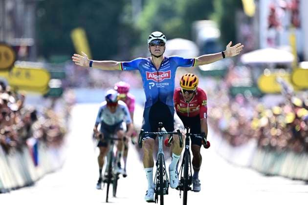 Tour de France 2026 Stage 9 USSEL, FRANCE - JULY 12 : Van Der Poel Mathieu (NED) of Alpecin - Premier Tech wins the sprint , second place for Johannessen Tobias Halland (NOR) of Uno-X Mobility, third place for Pidcock Tom (GBR) of Pinarello - Q36.5 Pro Cycling Team during stage 9 of the 113rd edition of Tour de France an UCI World Tour 2.UWT cycling road race stage for Men Elite of 185 km with start in Malemort and finish in Ussel on July 12, 2026 in Ussel, France, 12 07 2026 ( Motordriver Kurt Vandenborre - Ussel France  Copyright: xPeterxDexVoechtx