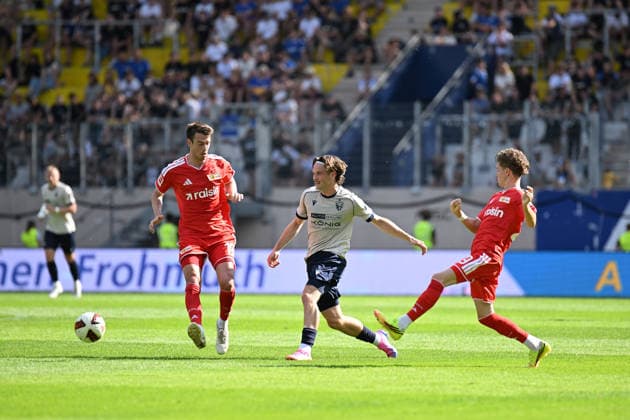 Fußball I Herren I Saison 2026-2027 I Freundschaftsspiel I FC Carl Zeiss Jena - 1. FC Union Berlin I 12.07.2026 Janik Haberer (19, 1. FC Union Berlin), Elias Löder (18, FC Carl Zeiss Jena), Linus Güther (49, 1. FC Union Berlin) Jena Ernst-Abbe-Sportfeld, ad hoc Arena Thüringen Deutschland *** Soccer I Men s I 2026–2027 Season I Friendly Match I FC Carl Zeiss Jena vs. 1. FC Union Berlin I July 12, 2026 Janik Haberer 19, 1 FC Union Berlin, Elias Löder 18, FC Carl Zeiss Jena, Linus Güther 49, 1 FC Union Berlin Jena Ernst Abbe Sportfeld, ad hoc Arena Thuringia, Germany Copyright: xLobeca InesxHähnelx