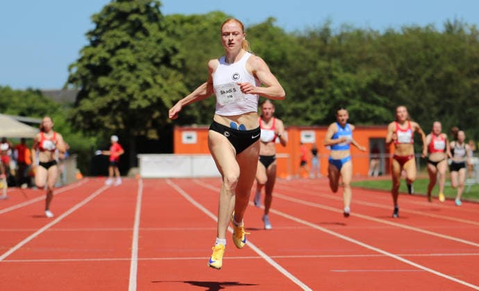 Norddeutsche Leichtathletik-Meisterschaften in Bremen: Skadi Schier (SCC Berlin) im Vorlauf über 200 Meter, Skadi Schier, SCC Berlin *** North German Track and Field Championships in Bremen: Skadi Schier of SCC Berlin in the 200-meter preliminary round, Skadi Schier, SCC Berlin