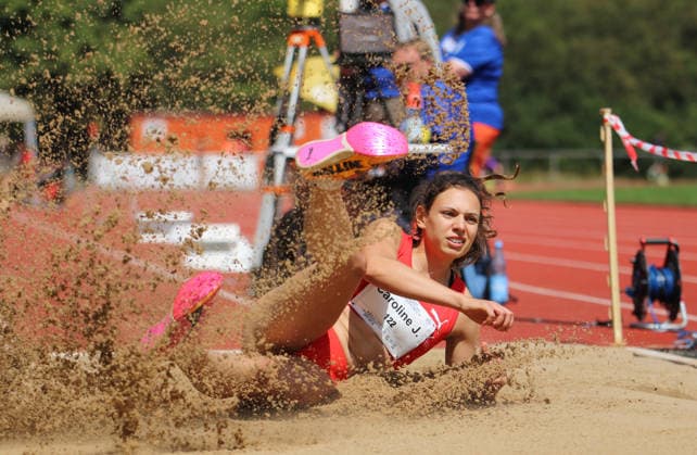Norddeutsche Leichtathletik-Meisterschaften in Bremen: Caroline Joyeux (LG Nord Berlin) siegte im Dreisprung der Frauen. *** North German Track and Field Championships in Bremen: Caroline Joyeux of LG Nord Berlin won the women s triple jump