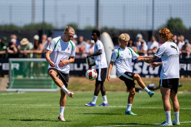 David Herold (Borussia Moenchengladbach, 20) und Yukhym Konoplia (Borussia Moenchengladbach, 22) Trainingsauftakt VfL Borussia Moenchengladbach, Fussball, 1. Bundesliga, Saison 2026 2027, 12.07.2026 DFL REGULATIONS PROHIBIT ANY USE OF PHOTOGRAPHS AS IMAGE SEQUENCES AND OR QUASI-VIDEO Trainingsauftakt VfL Borussia Moenchengladbach, Fussball, 1. Bundesliga, Saison 2026 2027, 12.07.2026 Moenchengladbach *** David Herold, Borussia Mönchengladbach, 20, and Yukhym Konoplia, Borussia Mönchengladbach, 22; Start of training for VfL Borussia Mönchengladbach; Soccer; Bundesliga 1; 2026–2027 season; July 12, 2026 DFL regulations prohibit any use of photographs as image sequences and or quasi-video Start of training for VfL Borussia Mönchengladbach, soccer, Bundesliga 1, 2026–2027 season, July 12, 2026, Mönchengladbach Copyright: xEibner-Pressefoto J.xDerondeaux EP_JDU