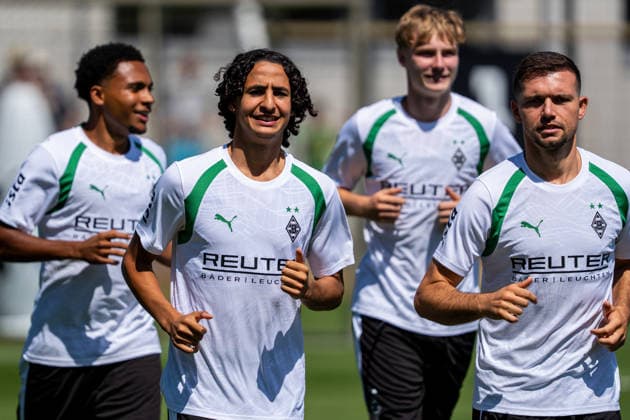 Kevin Stoeger (Borussia Moenchengladbach, 07) und Wael Mohya (Borussia Moenchengladbach, 36) Trainingsauftakt VfL Borussia Moenchengladbach, Fussball, 1. Bundesliga, Saison 2026 2027, 12.07.2026 DFL REGULATIONS PROHIBIT ANY USE OF PHOTOGRAPHS AS IMAGE SEQUENCES AND OR QUASI-VIDEO Trainingsauftakt VfL Borussia Moenchengladbach, Fussball, 1. Bundesliga, Saison 2026 2027, 12.07.2026 Moenchengladbach *** Kevin Stoeger, Borussia Mönchengladbach, 7, and Wael Mohya, Borussia Mönchengladbach, 36; Start of training for VfL Borussia Mönchengladbach; Soccer; Bundesliga 1; 2026–2027 season; July 12, 2026 DFL regulations prohibit any use of photographs as image sequences and or quasi-video Start of training for VfL Borussia Mönchengladbach, soccer, Bundesliga 1, 2026–2027 season, July 12, 2026, Mönchengladbach Copyright: xEibner-Pressefoto J.xDerondeaux EP_JDU