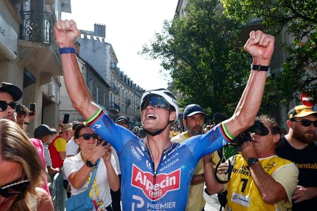 Tour de France 2026 Stage 9 USSEL, FRANCE - JULY 12 : Van Der Poel Mathieu (NED) of Alpecin - Premier Tech celebrates the victory after stage 9 of the 113rd edition of Tour de France an UCI World Tour 2.UWT cycling road race stage for Men Elite of 185 km with start in Malemort and finish in Ussel on July 12, 2026 in Ussel, France, 12 07 2026 ( Motordriver Kurt Vandenborre - Ussel France  Copyright: xLucaxBettinix