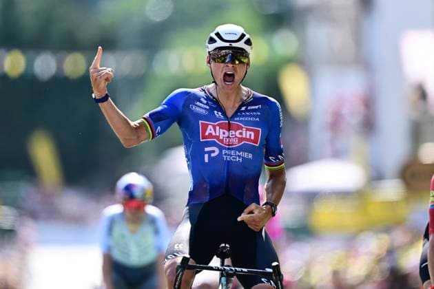 Tour de France 2026 Stage 9 USSEL, FRANCE - JULY 12 : Van Der Poel Mathieu (NED) of Alpecin - Premier Tech wins the sprint during stage 9 of the 113rd edition of Tour de France an UCI World Tour 2.UWT cycling road race stage for Men Elite of 185 km with start in Malemort and finish in Ussel on July 12, 2026 in Ussel, France, 12 07 2026 ( Motordriver Kurt Vandenborre - Ussel France  Copyright: xPeterxDexVoechtx
