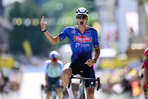 Tour de France 2026 Stage 9 USSEL, FRANCE - JULY 12 : Van Der Poel Mathieu (NED) of Alpecin - Premier Tech wins the sprint during stage 9 of the 113rd edition of Tour de France an UCI World Tour 2.UWT cycling road race stage for Men Elite of 185 km with start in Malemort and finish in Ussel on July 12, 2026 in Ussel, France, 12 07 2026 ( Motordriver Kurt Vandenborre - Ussel France  Copyright: xPeterxDexVoechtx