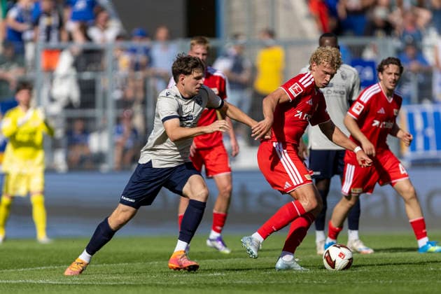 GER, Jena, Fussball, Testspiel, FC Carl-Zeiss Jena vs. 1. FC Union Berlin im Bild v.l.: Benno Walter (FC Carl-Zeiss Jena 17), Leopold Querfeld (1. FC Union Berlin 14), Zweikampf 12.07.2026, Ernst-Abbe Sportfeld Jena DFB REGULATIONS PROHIBIT ANY USE OF PHOTOGRAPHS AS IMAGE SEQUENCES AND OR QUASI-VIDEO, *** GER, Jena, Soccer, Friendly Match, FC Carl Zeiss Jena vs. 1. FC Union Berlin (pictured, from left): Benno Walter (FC Carl Zeiss Jena, 17), Leopold Querfeld (1. FC Union Berlin, 14), tackle, July 12, 2026, Ernst Abbe Sportfeld, Jena. DFB regulations prohibit any use of photographs as image sequences and or quasi-video, Copyright: HMBxMedia PaulxFritz