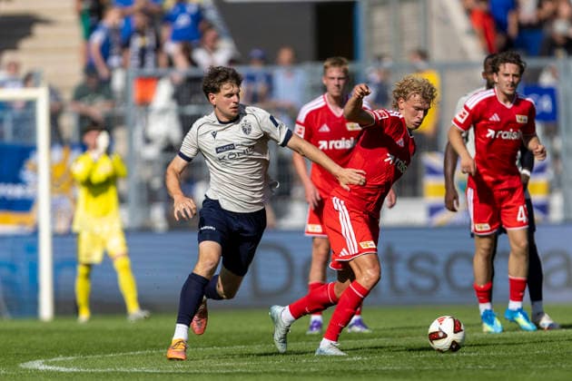 GER, Jena, Fussball, Testspiel, FC Carl-Zeiss Jena vs. 1. FC Union Berlin im Bild v.l.: Benno Walter (FC Carl-Zeiss Jena 17), Leopold Querfeld (1. FC Union Berlin 14), Zweikampf 12.07.2026, Ernst-Abbe Sportfeld Jena DFB REGULATIONS PROHIBIT ANY USE OF PHOTOGRAPHS AS IMAGE SEQUENCES AND OR QUASI-VIDEO, *** GER, Jena, Soccer, Friendly Match, FC Carl Zeiss Jena vs. 1. FC Union Berlin (pictured, from left): Benno Walter (FC Carl Zeiss Jena, 17), Leopold Querfeld (1. FC Union Berlin, 14), tackle, July 12, 2026, Ernst Abbe Sportfeld, Jena. DFB regulations prohibit any use of photographs as image sequences and or quasi-video, Copyright: HMBxMedia PaulxFritz