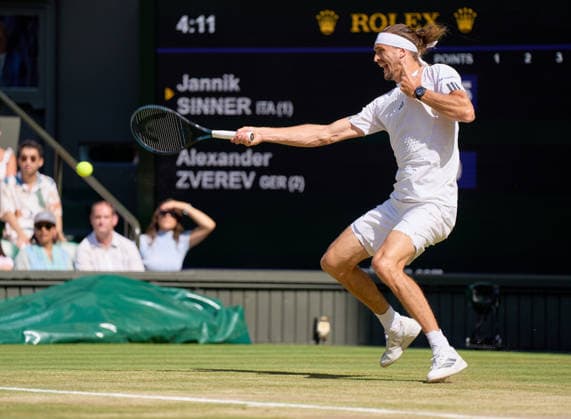 2026 Wimbledon, July 12, Mens Final LONDON, - JULY 12: Alexander Zverev of Germany plays a shot against Jannik Sinner of Italy during the 2026 Wimbledon, July 12, Mens Final at The all England club, Wimbledon on July 12, 2026 in London, GBR. London The all England club, Wimbledon GBR Copyright: xPeterxvanxdenxBerg ISIxPhotosx 9500
