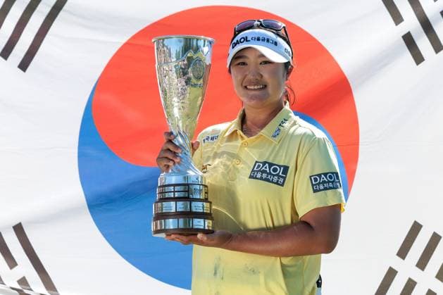 2026 THE ALMUNDI EVIAN CHAMPIONSHIP PHOTOPQR LE DAUPHINE Grégory YETCHMENIZA ; Évian-les-Bains ; 12 07 2026 ; Evian-les-Bains (Haute-Savoie), 11 juillet. 2026 THE ALMUNDI EVIAN CHAMPIONSHIP sur notre photo : Haeran Ryu, remporte le tournoidevant Henderson. Grégory Yetchmeniza Le Dauphiné Libéré Évian-les-Bains Haute-Savoie Rhône-Alpes France  Copyright: xPHOTOPQR LExDAUPHINE MAXPPPxGrégoryxYETCHMENIZAx 20260712JDL2582 20260712JDL2582
