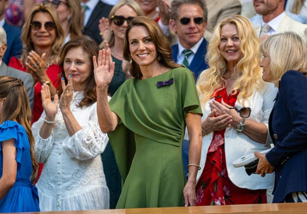 Tennis - Wimbledon Championship 2026 - Day 14 LONDON, ENGLAND - Sunday, July 12, 2026: Catherine Middleton, also known as the Princess of Wales, waves from the Royal Box during the Gentlemen s Singles Final match on Day Fourteen of The Championships Wimbledon 2026 at the All England Lawn Tennis and Croquet Club. (Photo by Kirsten Holst Propaganda) LONDON All England Lawn Tennis and Croq GREATER LONDON ENGLAND  Copyright: xKirstenxHolstx 2026-07-12-008-Wimbledon_Day_14