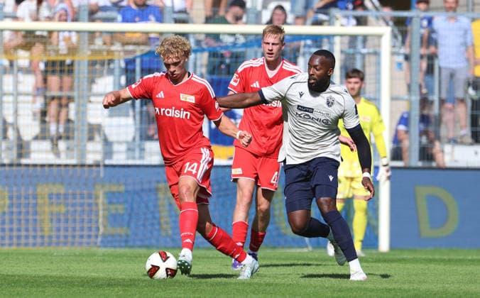 Leopold Querfeld am Ball, Zeno Van Den Bosch, Manasse Eshele Zweikampf Spielszene Aktion Fußball Fussball Testspiel Saison 2026 2027 12.07.2026 FC Carl Zeiss Jena vs.1.FC Union Berlin FCU DFL regulations prohibit any use of photographs as image sequences and or quasi-video. *** Leopold Querfeld with the ball, Zeno Van Den Bosch, Manasse Eshele, tackle, game scene, action, sports, soccer, soccer, friendly match, 2026–2027 season, December 7, 2026, FC Carl Zeiss Jena vs. 1. FC Union Berlin, FCU. DFL regulations prohibit any use of photographs as image sequences and or quasi-video.
