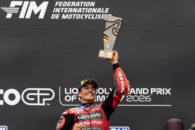GER, Großer Preis von Deutschland, MotoGP. 11. Lauf, FIM Motorrad-Weltmeisterschaft. 12.07.2026, Sachsenring, Hohenstein-Ernstthal, GER, Großer Preis von Deutschland, MotoGP. 11. Lauf, FIM Motorrad-Weltmeisterschaft. Podium: Sieger 93, Marc Marquez, Ducati Lenovo Team jubelt mit dem Pokal Â Foto: Alexander Trienitz Hohenstein-Ernstthal Sachsenring Sachsen Deutschland *** GER, German Grand Prix, MotoGP Round 11, FIM Motorcycle World Championship, July 12, 2026, Sachsenring, Hohenstein Ernstthal, GER, German Grand Prix, MotoGP Round 11, FIM Motorcycle World Championship Podium Winner 93, Marc Marquez, Ducati Lenovo Team celebrates with the trophy. Photo by Alexander Trienitz, Hohenstein Ernstthal, Sachsenring, Saxony, Germany