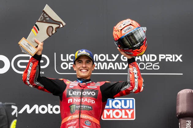 GER, Großer Preis von Deutschland, MotoGP. 11. Lauf, FIM Motorrad-Weltmeisterschaft. 12.07.2026, Sachsenring, Hohenstein-Ernstthal, GER, Großer Preis von Deutschland, MotoGP. 11. Lauf, FIM Motorrad-Weltmeisterschaft. Podium: Sieger 93, Marc Marquez, Ducati Lenovo Team jubelt mit dem Pokal Â Foto: Alexander Trienitz Hohenstein-Ernstthal Sachsenring Sachsen Deutschland *** GER, German Grand Prix, MotoGP Round 11, FIM Motorcycle World Championship, July 12, 2026, Sachsenring, Hohenstein Ernstthal, GER, German Grand Prix, MotoGP Round 11, FIM Motorcycle World Championship Podium Winner 93, Marc Marquez, Ducati Lenovo Team celebrates with the trophy. Photo by Alexander Trienitz, Hohenstein Ernstthal, Sachsenring, Saxony, Germany