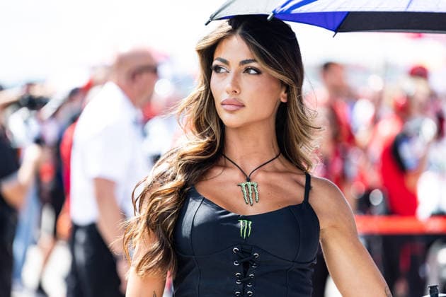 GER, Großer Preis von Deutschland, MotoGP. 11. Lauf, FIM Motorrad-Weltmeisterschaft. 12.07.2026, Sachsenring, Hohenstein-Ernstthal, GER, Großer Preis von Deutschland, MotoGP. 11. Lauf, FIM Motorrad-Weltmeisterschaft. Monster Energy Gridgirl Â Foto: Alexander Trienitz Hohenstein-Ernstthal Sachsenring Sachsen Deutschland *** GER, German Grand Prix, MotoGP Round 11, FIM Motorcycle World Championship, July 12, 2026, Sachsenring, Hohenstein Ernstthal, GER, German Grand Prix, MotoGP Round 11, FIM Motorcycle World Championship Monster Energy Grid Girl Photo by Alexander Trienitz Hohenstein Ernstthal Sachsenring Saxony Germany