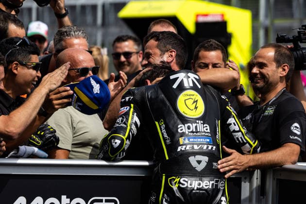 GER, Großer Preis von Deutschland, MotoGP. 11. Lauf, FIM Motorrad-Weltmeisterschaft. 12.07.2026, Sachsenring, Hohenstein-Ernstthal, GER, Großer Preis von Deutschland, MotoGP. 11. Lauf, FIM Motorrad-Weltmeisterschaft. 25, Raul Fernandez, SuperFile Trackhouse MotoGP Team jubelt Â Foto: Alexander Trienitz Hohenstein-Ernstthal Sachsenring Sachsen Deutschland *** GER, German Grand Prix, MotoGP Round 11, FIM Motorcycle World Championship, July 12, 2026, Sachsenring, Hohenstein Ernstthal, GER, German Grand Prix, MotoGP Round 11, FIM Motorcycle World Championship 25, Raúl Fernández, SuperFile Trackhouse MotoGP Team celebrates. Photo by Alexander Trienitz, Hohenstein Ernstthal, Sachsenring, Saxony, Germany