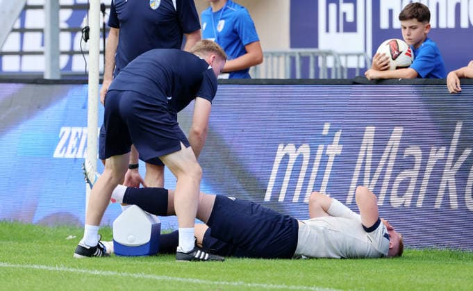 Maxim Hessel verletzt Verletzung Fußball Fussball Testspiel Saison 2026 2027 12.07.2026 FC Carl Zeiss Jena vs.1.FC Union Berlin FCU DFL regulations prohibit any use of photographs as image sequences and or quasi-video. *** Maxim Hessel injured Injury Sports Soccer Friendly Match 2026–2027 Season December 7, 2026 FC Carl Zeiss Jena vs. 1. FC Union Berlin FCU DFL regulations prohibit any use of photographs as image sequences and or quasi-video