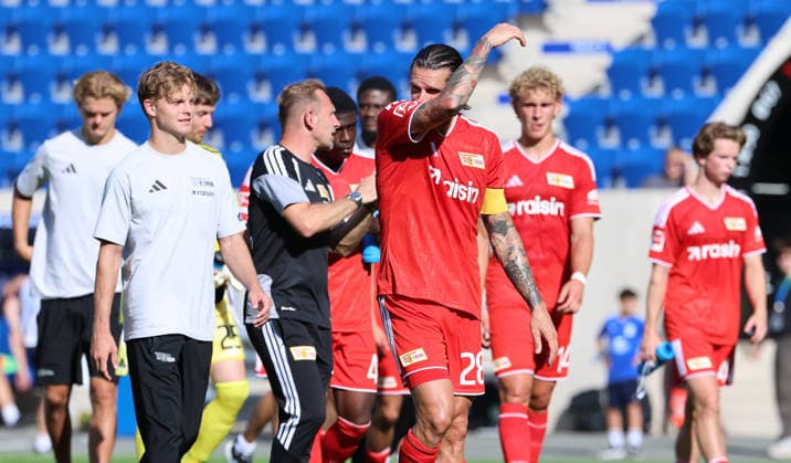 Christopher Trimmel, Union Mannschaft enttäuscht nach Spielende Enttäuschung Fußball Fussball Testspiel Saison 2026 2027 12.07.2026 FC Carl Zeiss Jena vs.1.FC Union Berlin FCU DFL regulations prohibit any use of photographs as image sequences and or quasi-video. *** Christopher Trimmel, Union Team Disappointed After the Match Disappointment Sports Soccer Soccer Friendly Match 2026–2027 Season December 7, 2026 FC Carl Zeiss Jena vs. 1. FC Union Berlin FCU DFL regulations prohibit any use of photographs as image sequences and or quasi-video